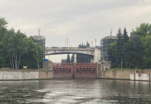 От источника до крана: в Москве с начала года провели 1,7 миллиона исследований качества воды Фото: шлюз №9 в районе Фили и Мнёвников, Карамышевский гидроузел. Материалы проекта «Водные ворота Москвы».