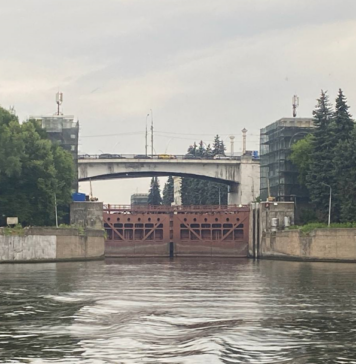 От источника до крана: в Москве с начала года провели 1,7 миллиона исследований качества воды Фото: шлюз №9 в районе Фили и Мнёвников, Карамышевский гидроузел. Материалы проекта «Водные ворота Москвы».