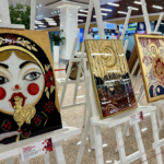 В ТРЦ «Щёлковский» проходит выставка картин Надежды Буровой «Два измерения: фолк-сюр и классика в интерьере»
